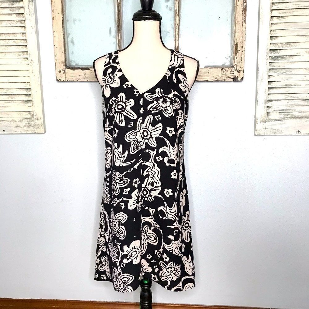 Cute CAbi Padma Style Dress w/ Razor Style Back